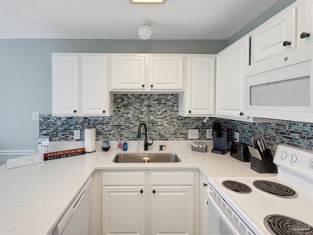 13500 Sandy Key Dr 104W, Pensacola, FL 32507