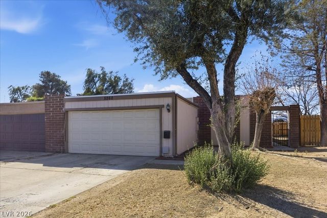 5260 North Lakewood Court, Las Vegas, NV 89120