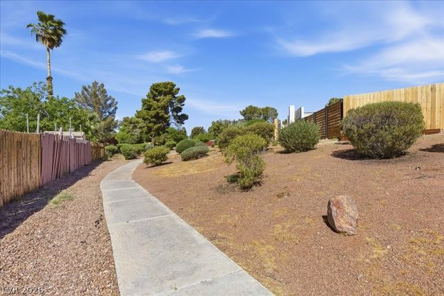 5260 North Lakewood Court, Las Vegas, NV 89120