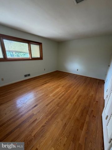 5800 PLAINVIEW RD, Bethesda, MD 20817