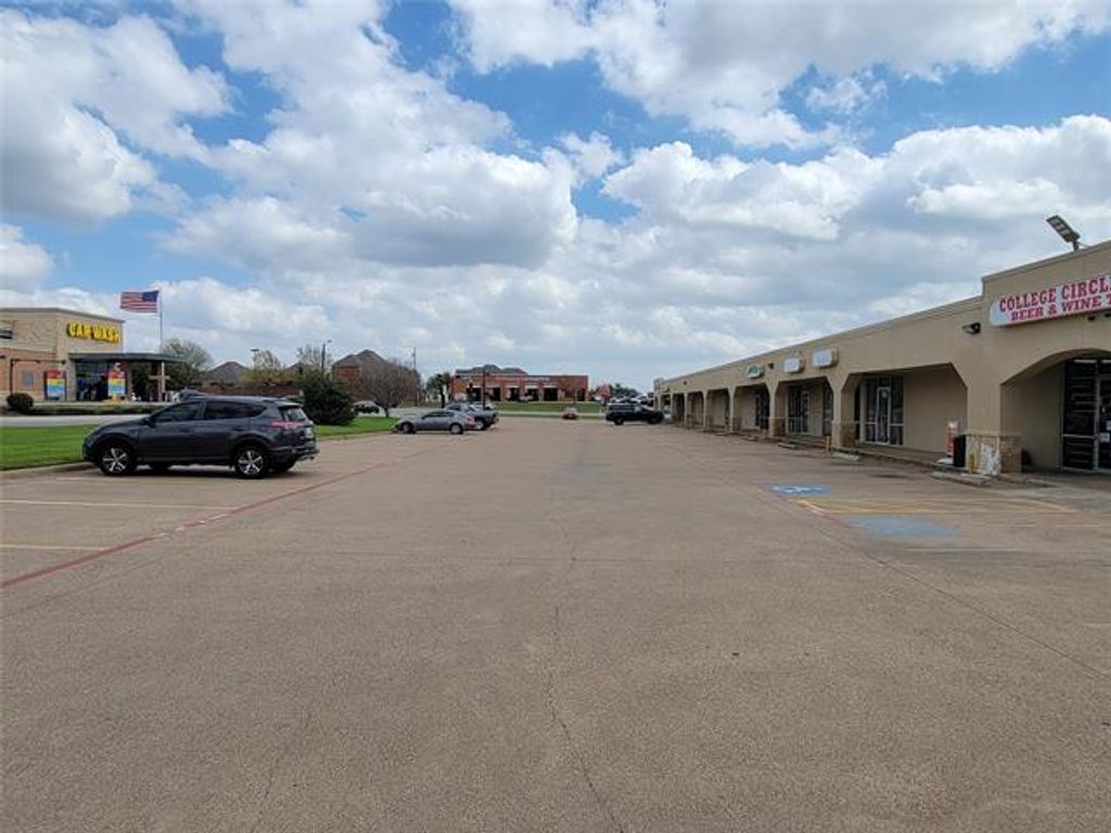 7806 N College Circle, North Richland Hills, TX 76180