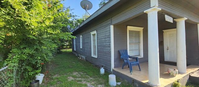 1320 Elmwood Avenue, Fort Worth, TX 76104