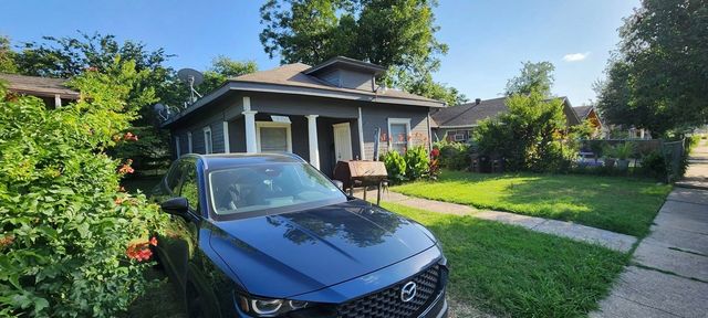 1320 Elmwood Avenue, Fort Worth, TX 76104