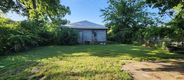 1320 Elmwood Avenue, Fort Worth, TX 76104