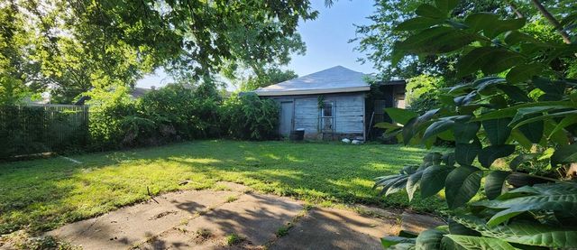1320 Elmwood Avenue, Fort Worth, TX 76104