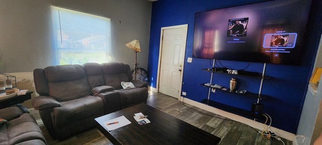 1320 Elmwood Avenue, Fort Worth, TX 76104