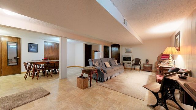 2202 Lakewood Dr, Mansfield, OH 44905