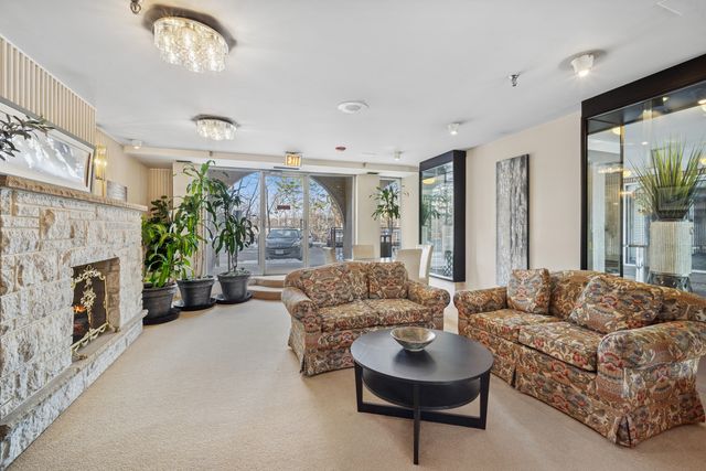 6400 N Cicero Avenue 315, Lincolnwood, IL 60712