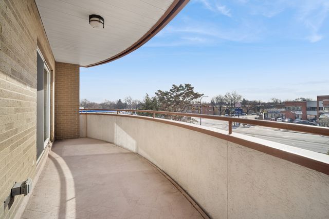 6400 N Cicero Avenue 315, Lincolnwood, IL 60712