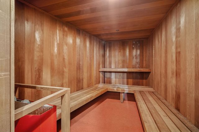 6400 N Cicero Avenue 315, Lincolnwood, IL 60712