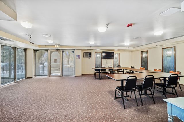 6400 N Cicero Avenue 315, Lincolnwood, IL 60712