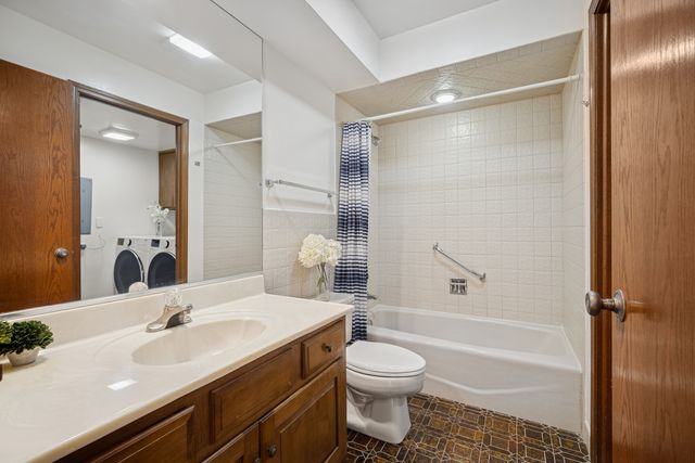 6400 N Cicero Avenue 315, Lincolnwood, IL 60712