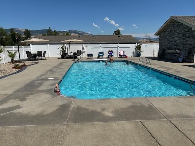 333 Mountain View Drive 121, Talent, OR 97540