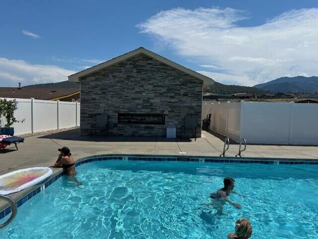 333 Mountain View Drive 121, Talent, OR 97540