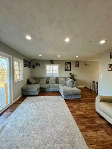 5948 Richmond Avenue, Kansas City, KS 66102