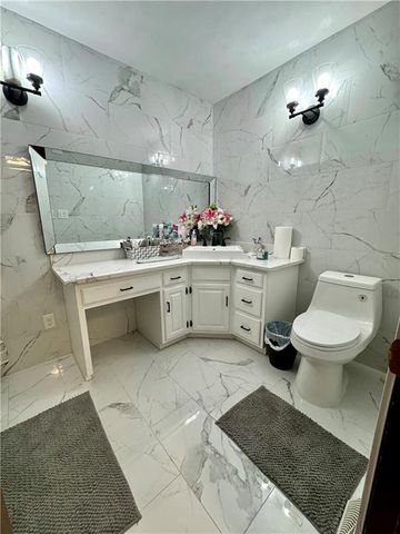 5948 Richmond Avenue, Kansas City, KS 66102