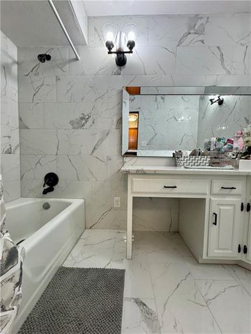 5948 Richmond Avenue, Kansas City, KS 66102