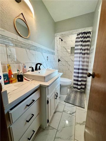 5948 Richmond Avenue, Kansas City, KS 66102