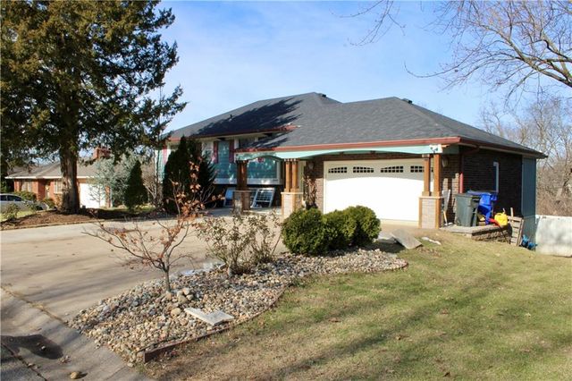 5948 Richmond Avenue, Kansas City, KS 66102