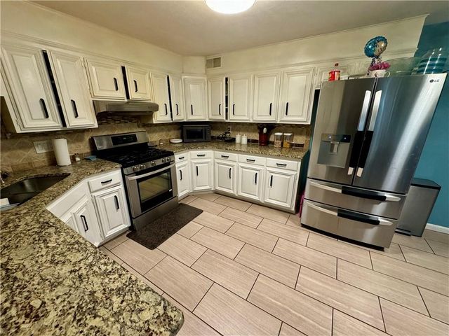 5948 Richmond Avenue, Kansas City, KS 66102