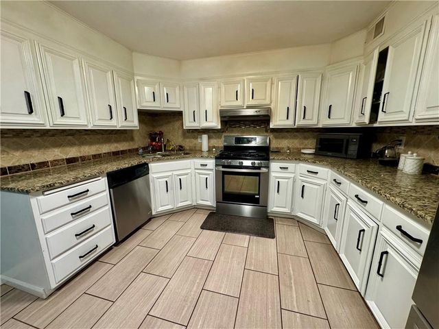 5948 Richmond Avenue, Kansas City, KS 66102