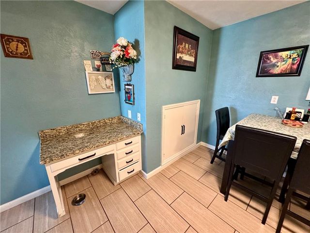 5948 Richmond Avenue, Kansas City, KS 66102