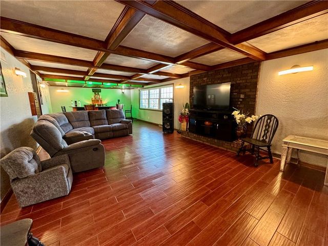 5948 Richmond Avenue, Kansas City, KS 66102