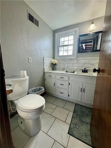 5948 Richmond Avenue, Kansas City, KS 66102