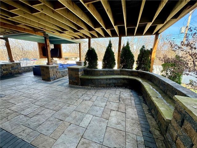 5948 Richmond Avenue, Kansas City, KS 66102