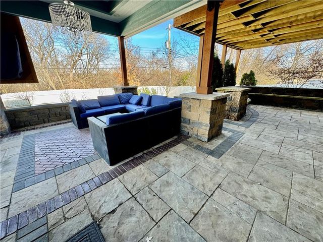 5948 Richmond Avenue, Kansas City, KS 66102