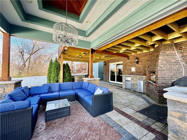 5948 Richmond Avenue, Kansas City, KS 66102