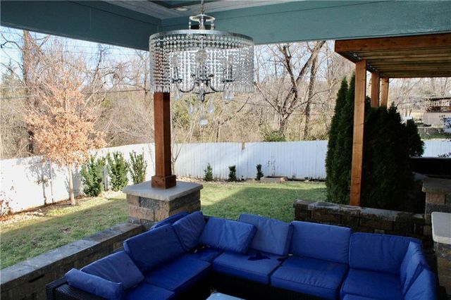 5948 Richmond Avenue, Kansas City, KS 66102