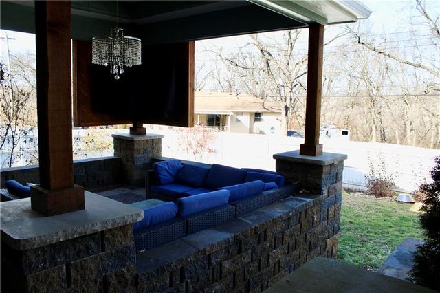 5948 Richmond Avenue, Kansas City, KS 66102