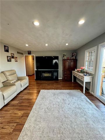 5948 Richmond Avenue, Kansas City, KS 66102