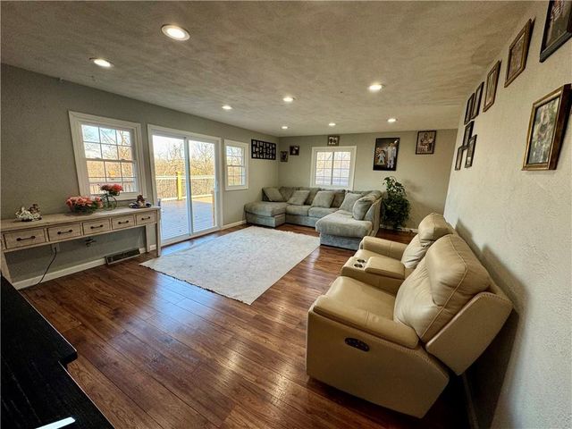 5948 Richmond Avenue, Kansas City, KS 66102