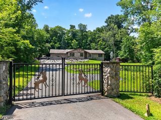 64 Ricker Dr, Ringwood Boro, NJ 07456