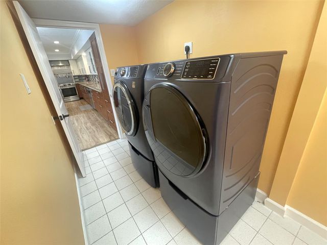 4006 Breakwood Drive, Houston, TX 77025