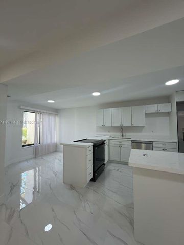 9719 N New River Canal Rd 308, Plantation, FL 33324