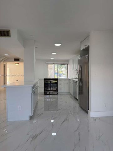 9719 N New River Canal Rd 308, Plantation, FL 33324