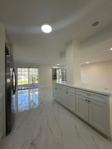 9719 N New River Canal Rd 308, Plantation, FL 33324