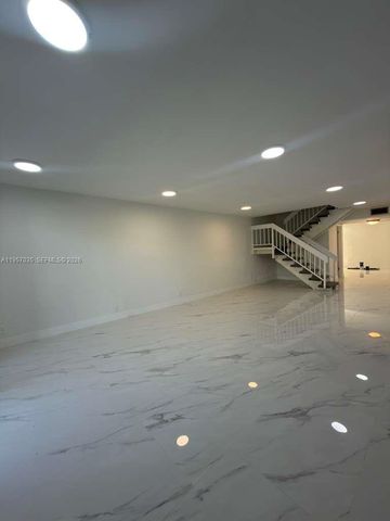 9719 N New River Canal Rd 308, Plantation, FL 33324