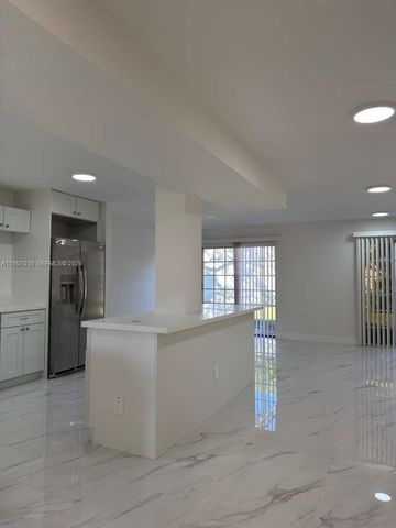 9719 N New River Canal Rd 308, Plantation, FL 33324