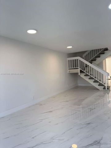 9719 N New River Canal Rd 308, Plantation, FL 33324