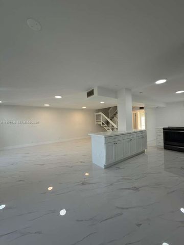 9719 N New River Canal Rd 308, Plantation, FL 33324