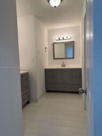 9719 N New River Canal Rd 308, Plantation, FL 33324