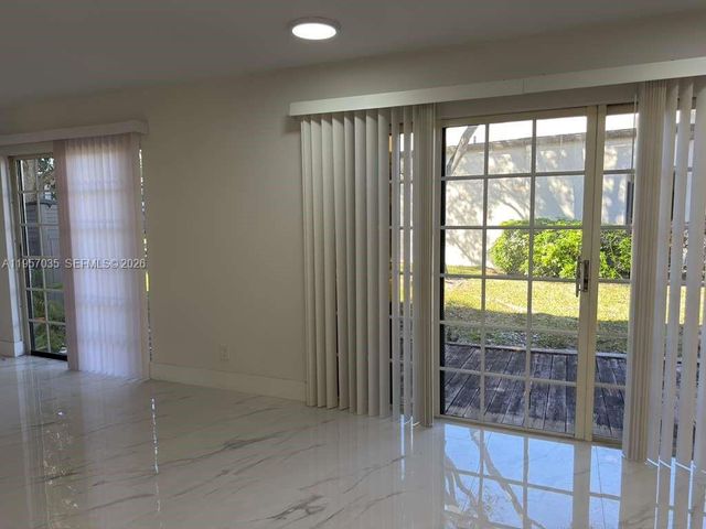 9719 N New River Canal Rd 308, Plantation, FL 33324