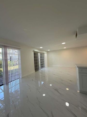 9719 N New River Canal Rd 308, Plantation, FL 33324