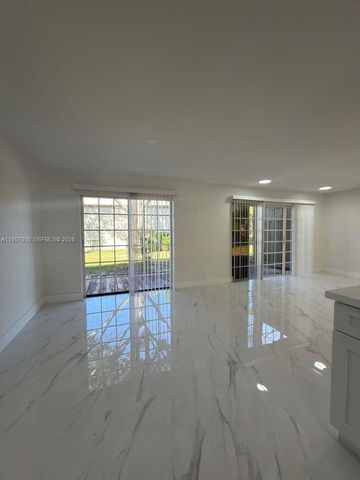 9719 N New River Canal Rd 308, Plantation, FL 33324