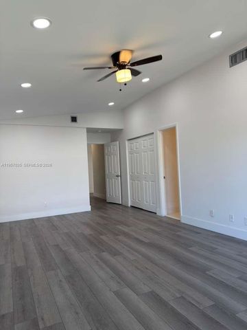 9719 N New River Canal Rd 308, Plantation, FL 33324