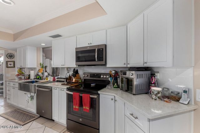 10802 W THUNDERBIRD Boulevard, Sun City, AZ 85351